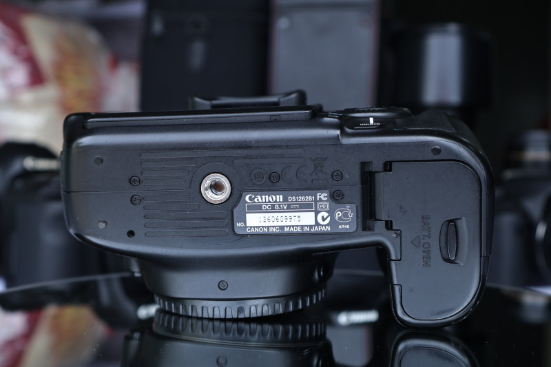 Máy ảnh Canon  EOS 60D - màn xoay lật - Máy ảnh Canon