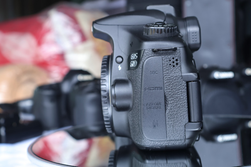 Máy ảnh Canon  EOS 60D - màn xoay lật - Máy ảnh Canon