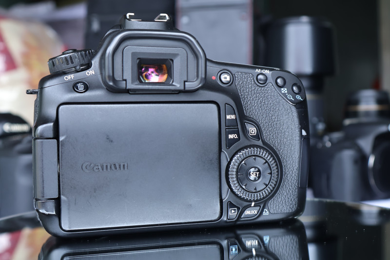 Máy ảnh Canon  EOS 60D - màn xoay lật - Máy ảnh Canon