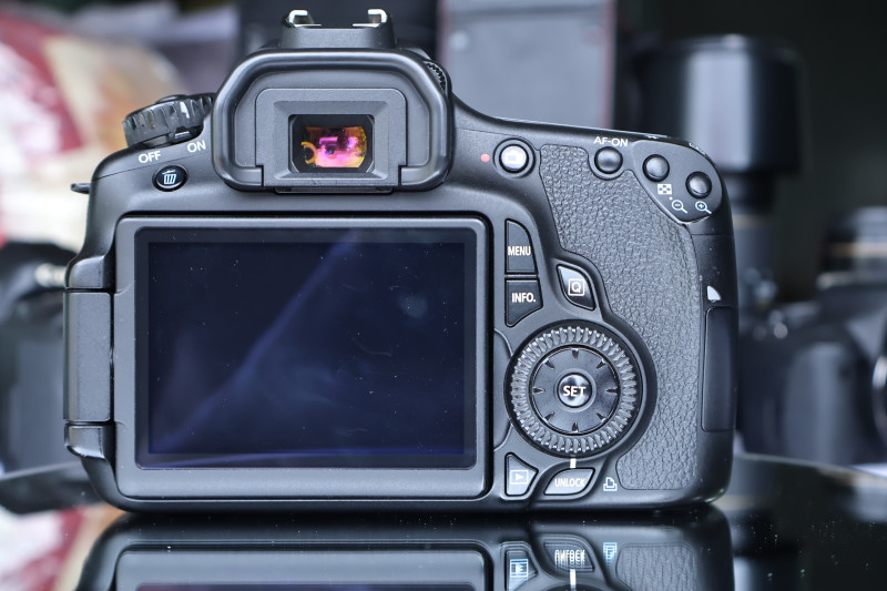 Máy ảnh Canon  EOS 60D - màn xoay lật - Máy ảnh Canon