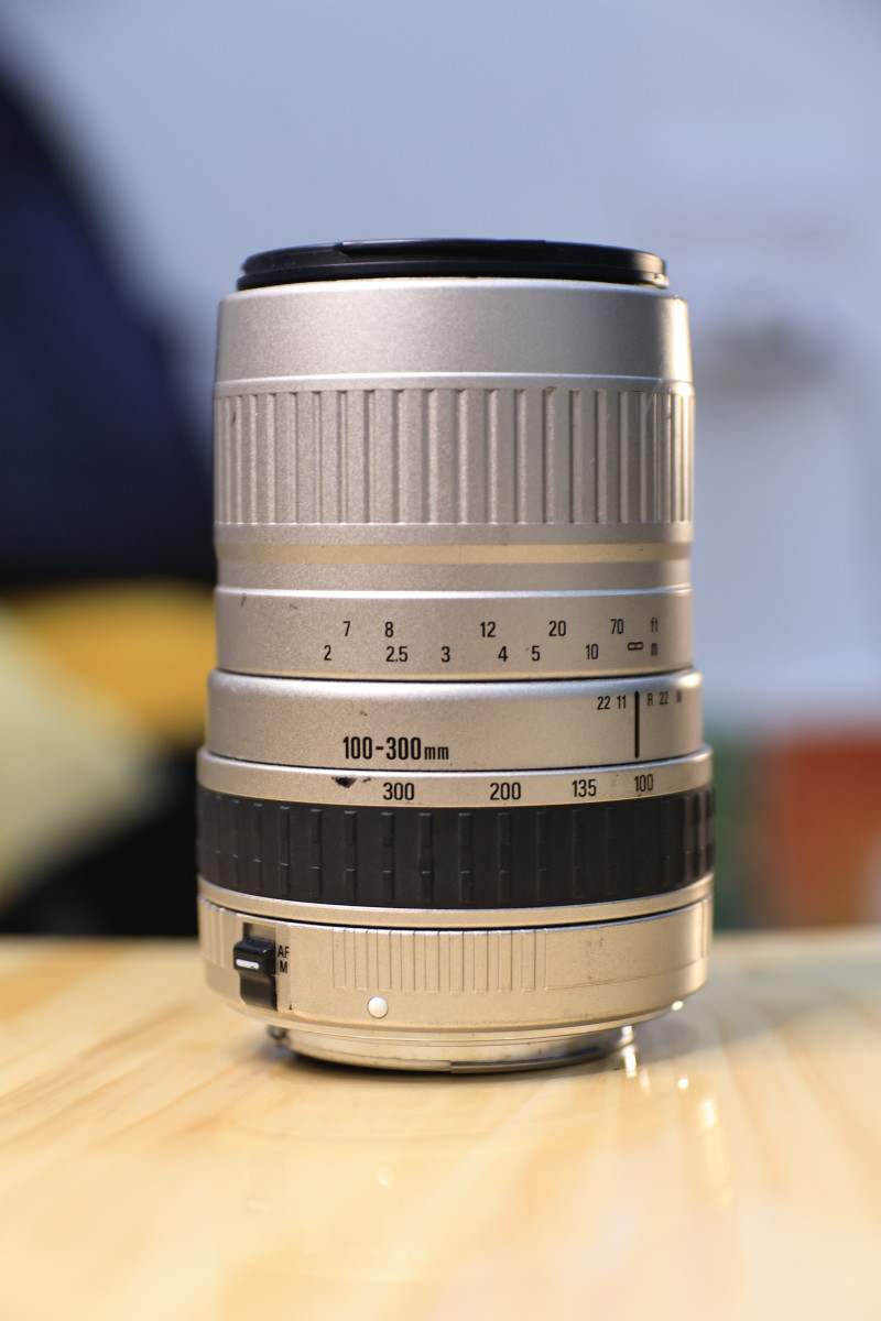 Lens Sigma 100-300mm trăng for canon ef Full frame